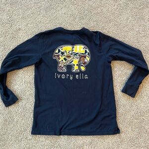 Ivory Ella. Navy long sleeve T-shirt size small